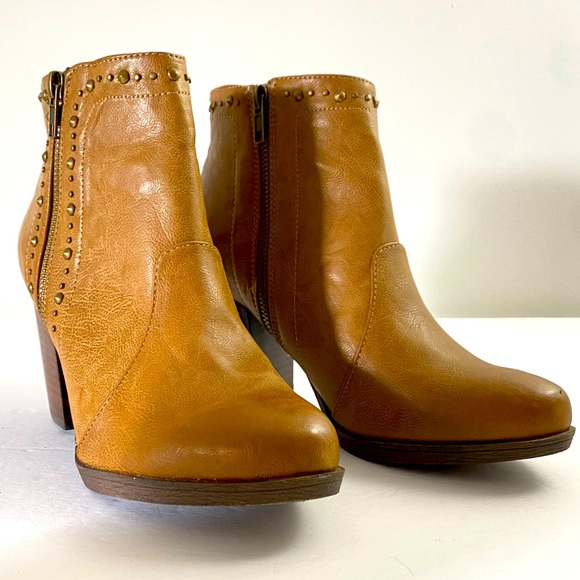 MIA Shoes - MIA Simone brown zipper booties nwot